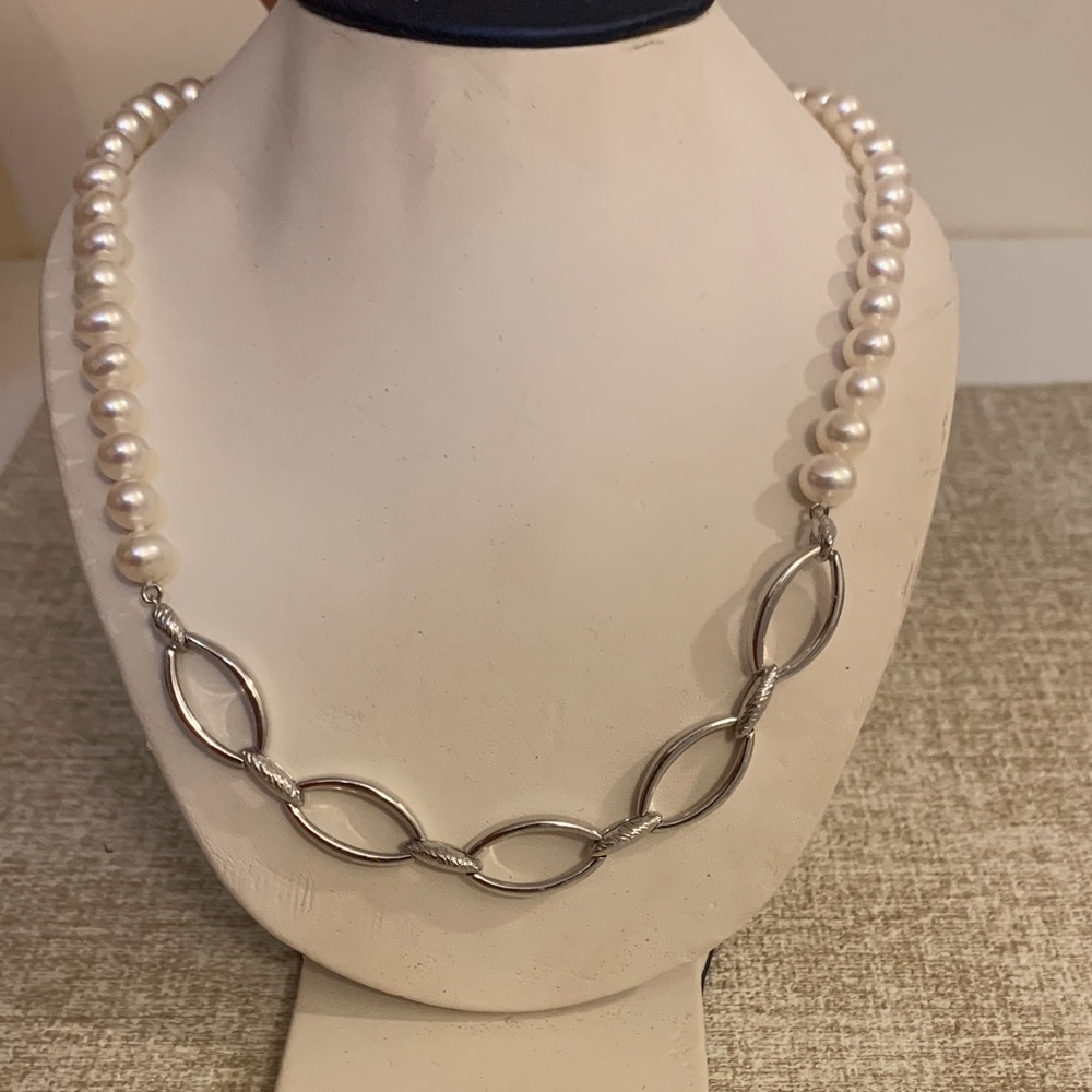 Elegant Silver and White Pearl Necklace